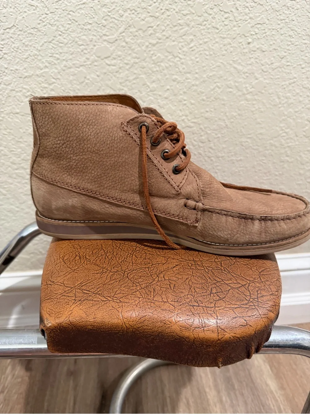 Men's Tan Suede Chukka Hari Mari Boots with Lace-Up Closure